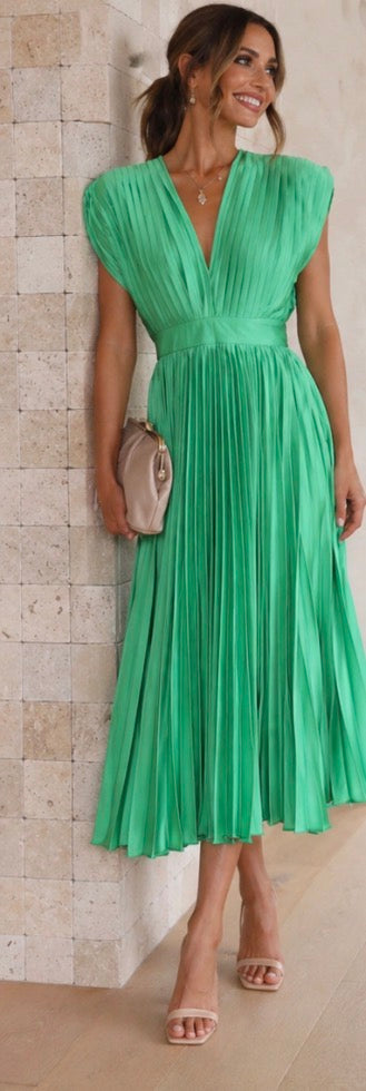Hayes & Tate™ | Timeless Pleated Midi Dress