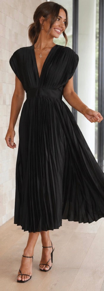 Hayes & Tate™ | Timeless Pleated Midi Dress