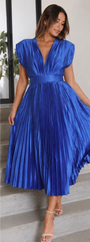 Hayes & Tate™  | Timeless Pleated Midi Dress